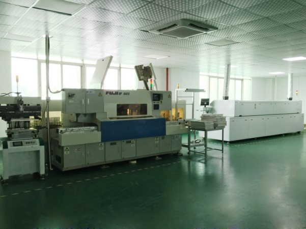 SMT placement line at the TUODI factory